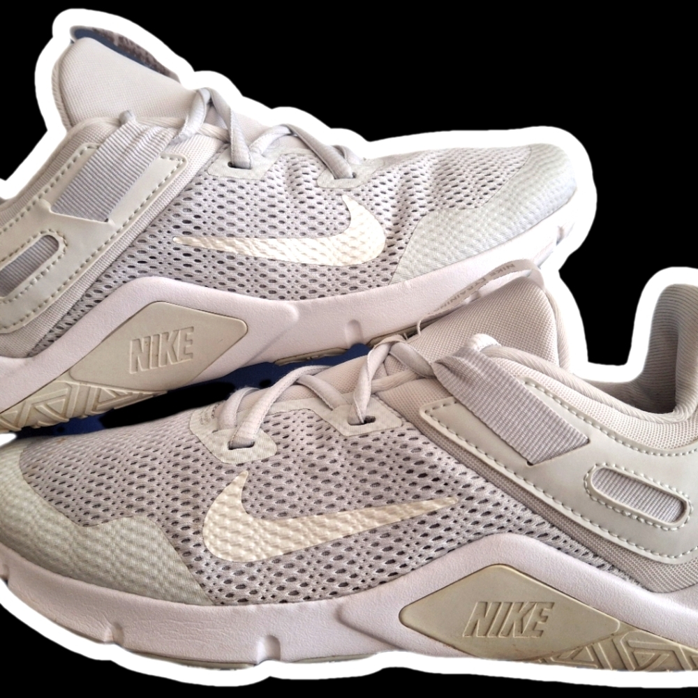 Womens Nike Legend Essentials